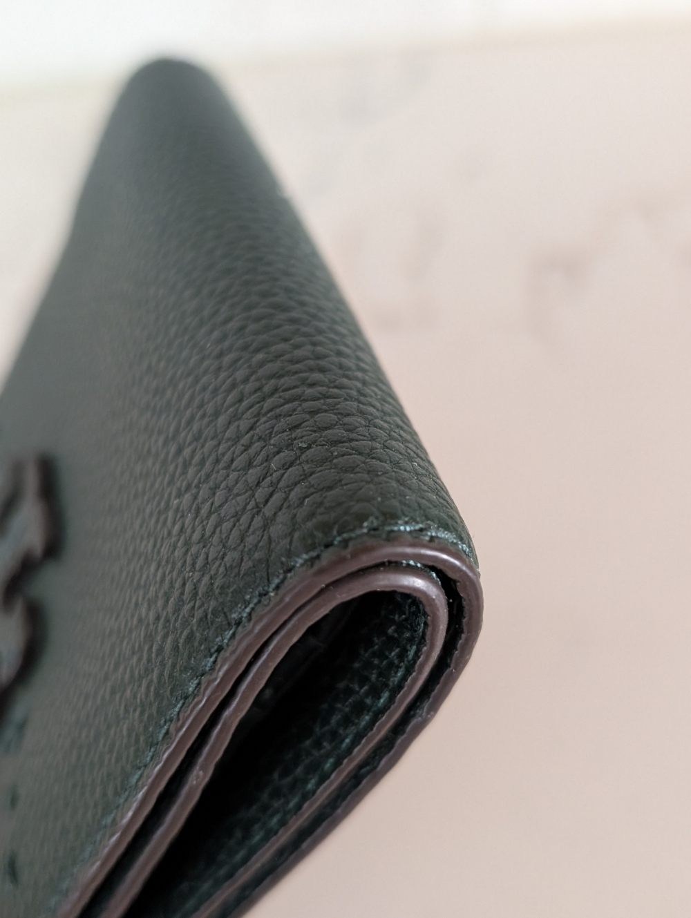 Tory Burch Pebbled Leather Card Zip Wallet - EUC - Green 4x3.75 Inches - Picture 4 of 16